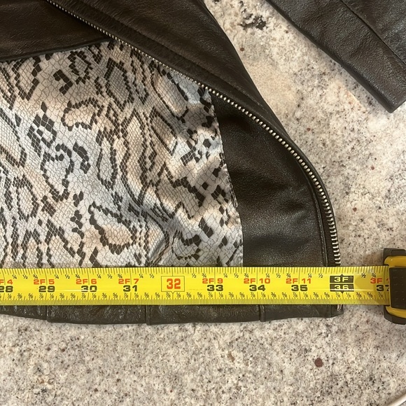 Genuine leather Guess jacket - Picture 11 of 11